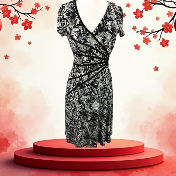 connected apparel Dresses & Skirts - Connected Apparel beautiful dress with web design plus size 16